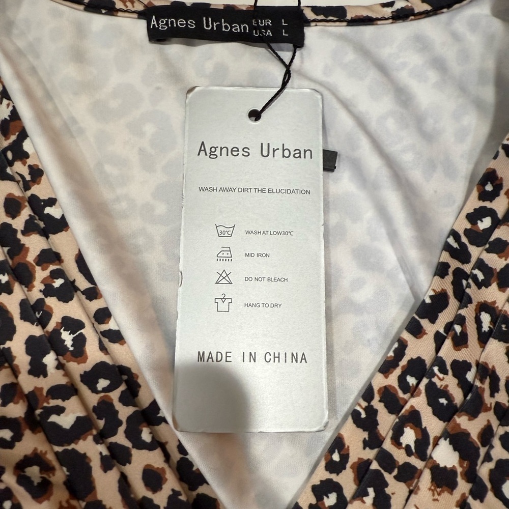 Agnes Urban Black Leopard Print V-Neck  Blouse Size Large - Picture 5 of 9
